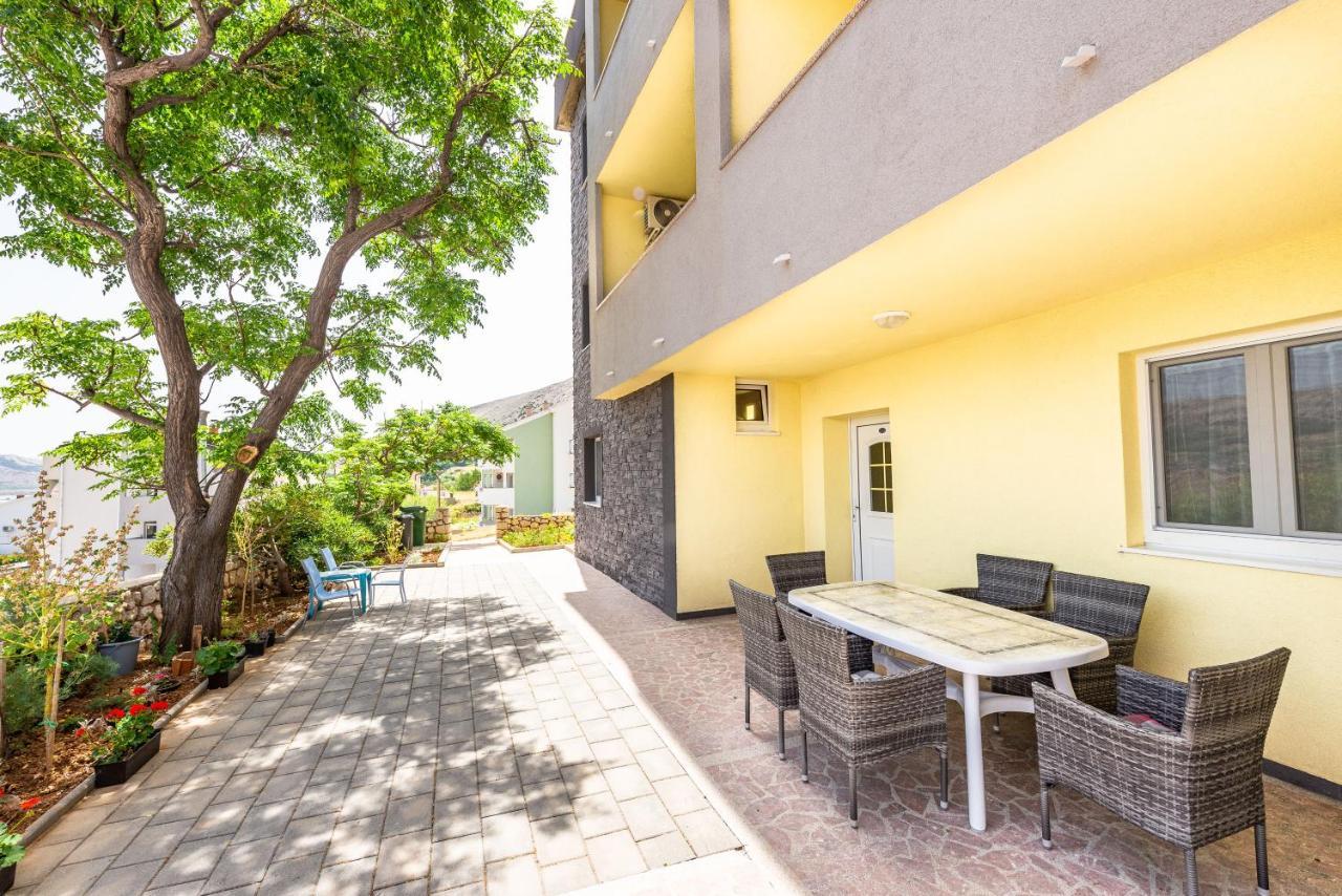 Apartments Lili Pag Town Exterior foto